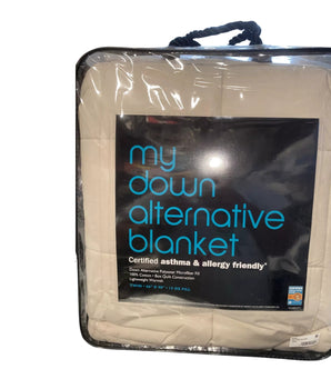 BLOOMINGDALE'S Durable Alternative Blanket