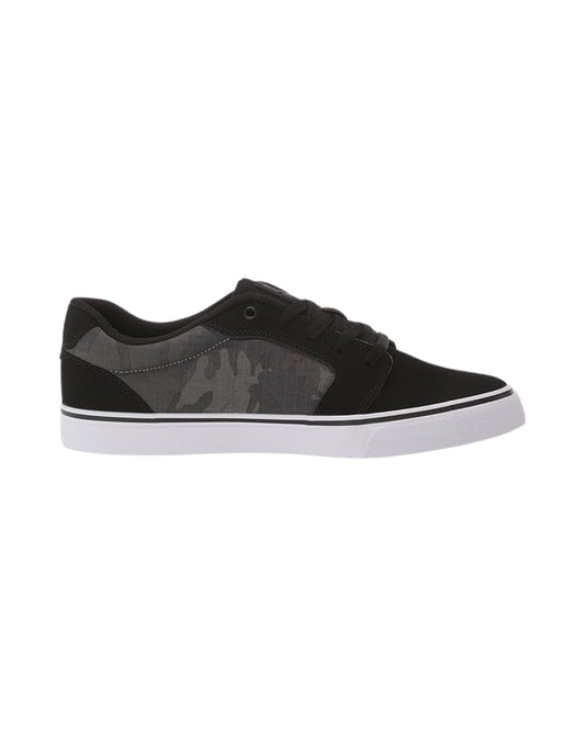 DC Men Anvil Skate Sneaker