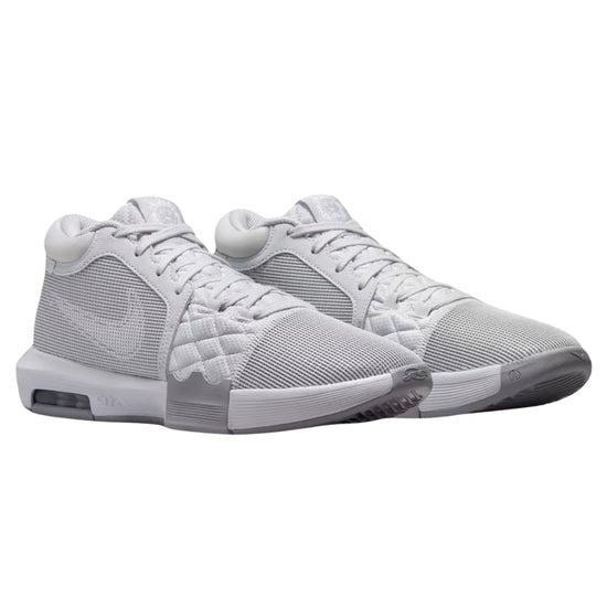 NIKE Men Lebron Witness 8 Sneaker