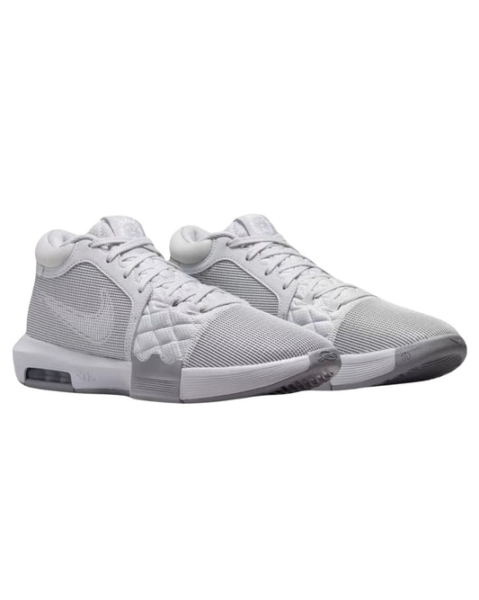 NIKE Men Lebron Witness 8 Sneaker