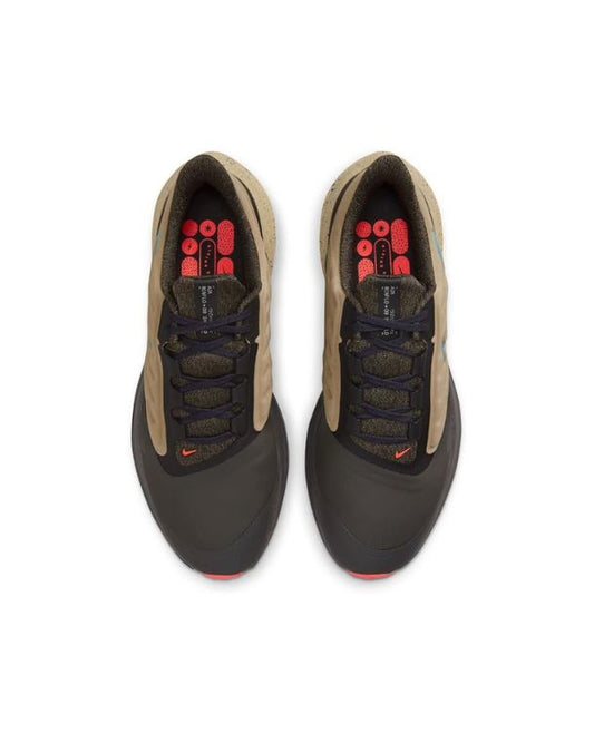 NIKE Men Winflo Shield Sneaker