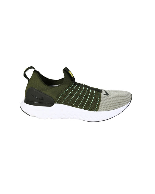 NIKE Men Flat Sneakers