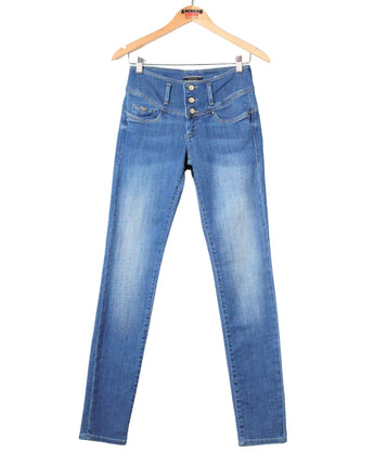 Woman Push Up Jeans